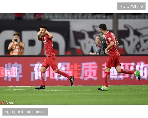 中场直塞+插上头球：默契配合为球队带来关键三分